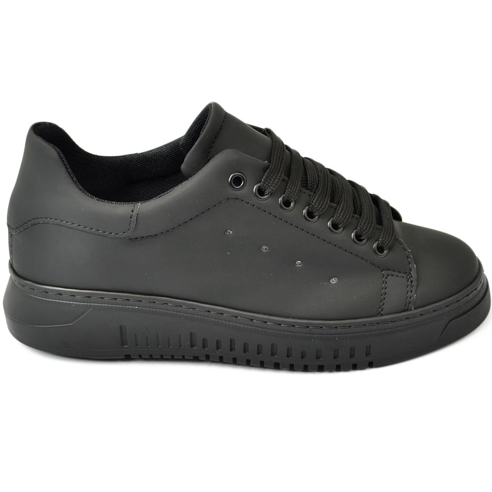 Sneakers scarpe uomo bassa nero made in italy tomaia in gommato nero fondo army antiscivolo doppio comfort .