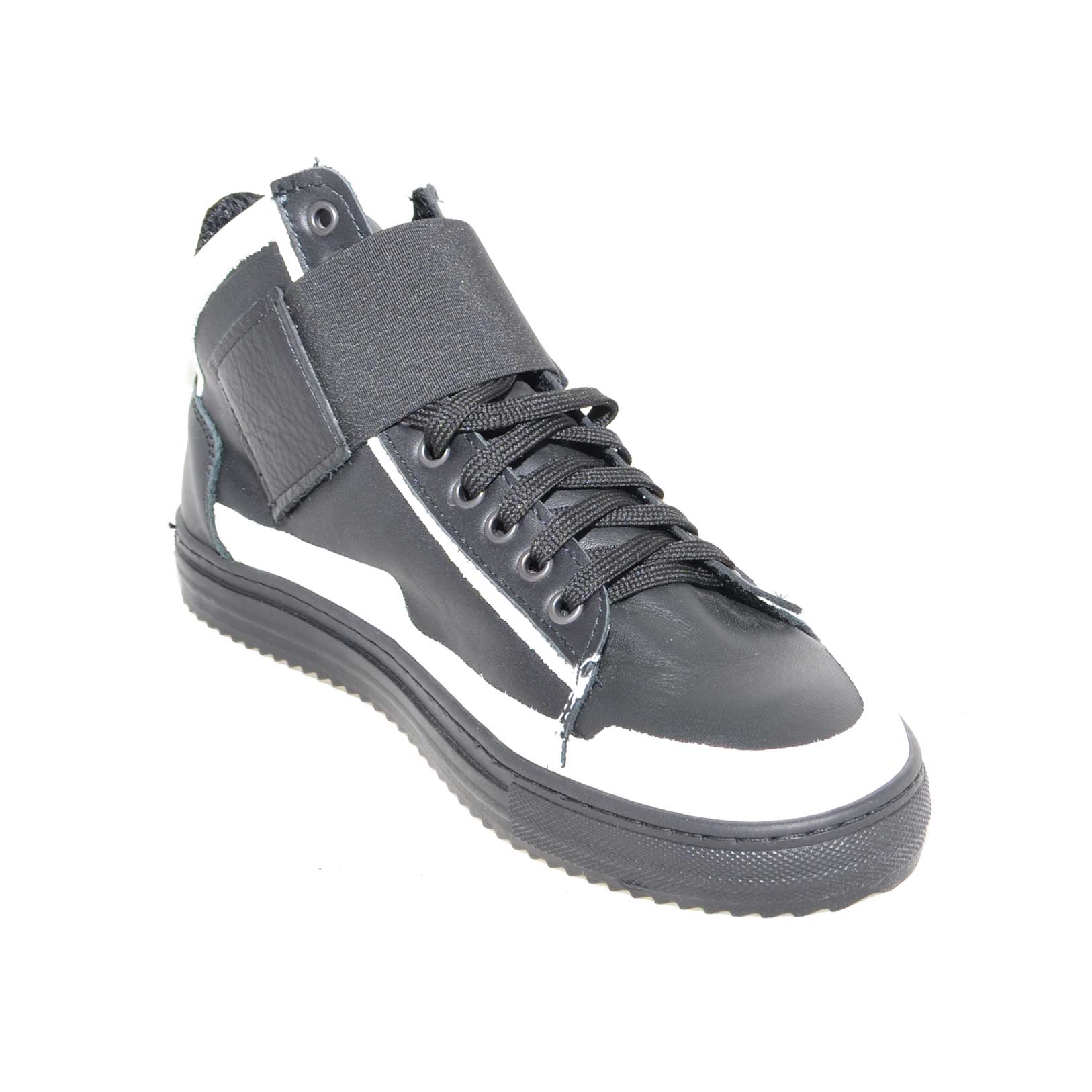 Sneakers alta art.8189 in vera pelle strappo ed elastico nero lacci made in italy fondo antiscivolo comfort.