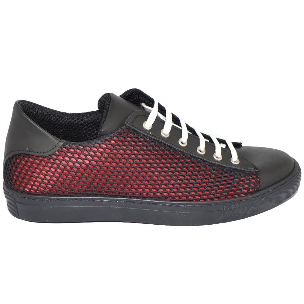 Sneakers uomo sportiva casual in vera pelle impermeabile tessuto a rete bicolore nero rosso moda lacci made in Italy.
