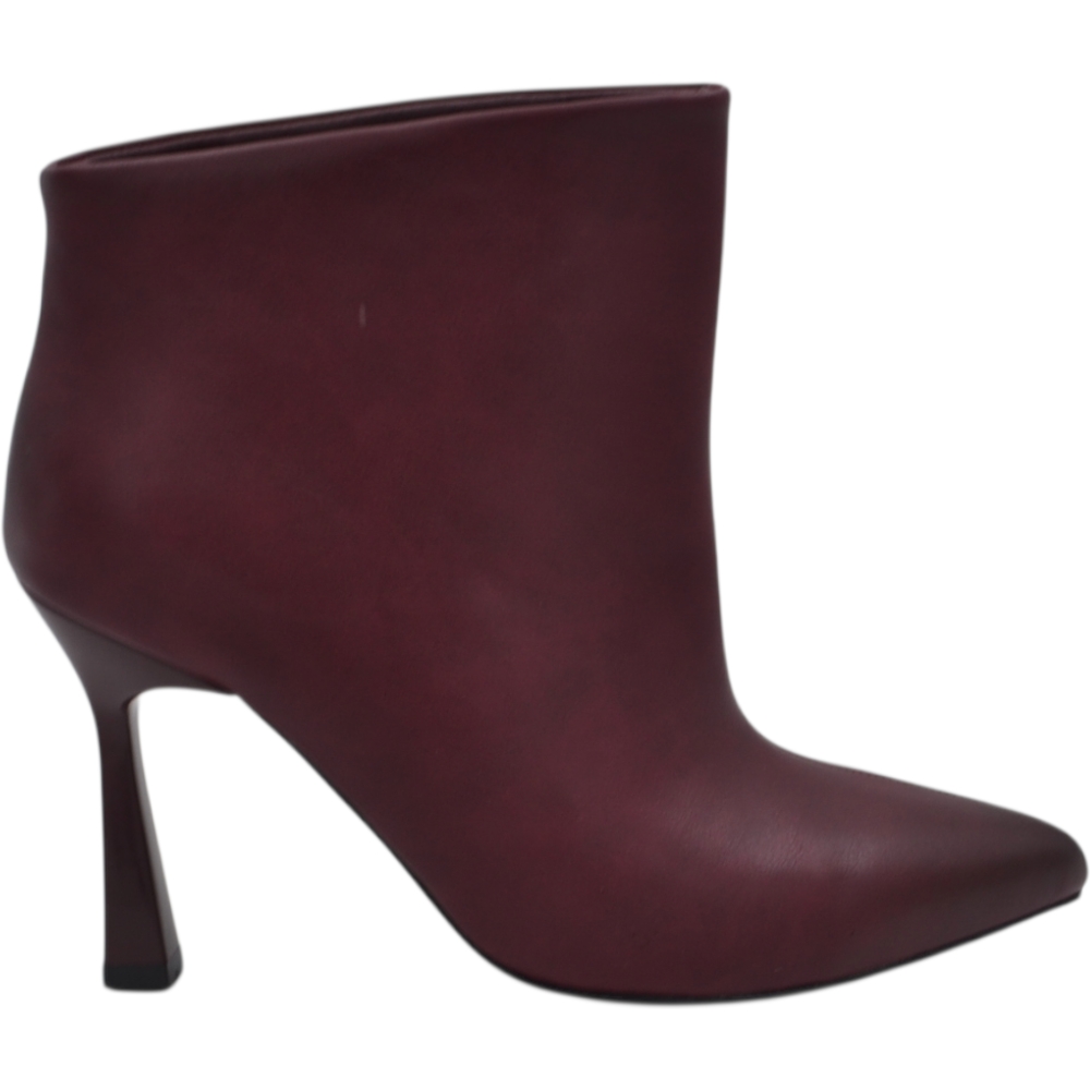 Tronchetto donna in pellame opaco bordeaux con gambale ampio alla caviglia punta e tacco largo sagomato 9 cm.
