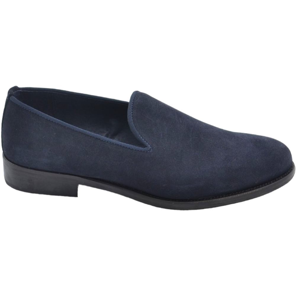 Mocassino uomo slip on classico in vero camoscio blu a pelo rasato con fondo cuoio artigianale fatti a mano in italia.