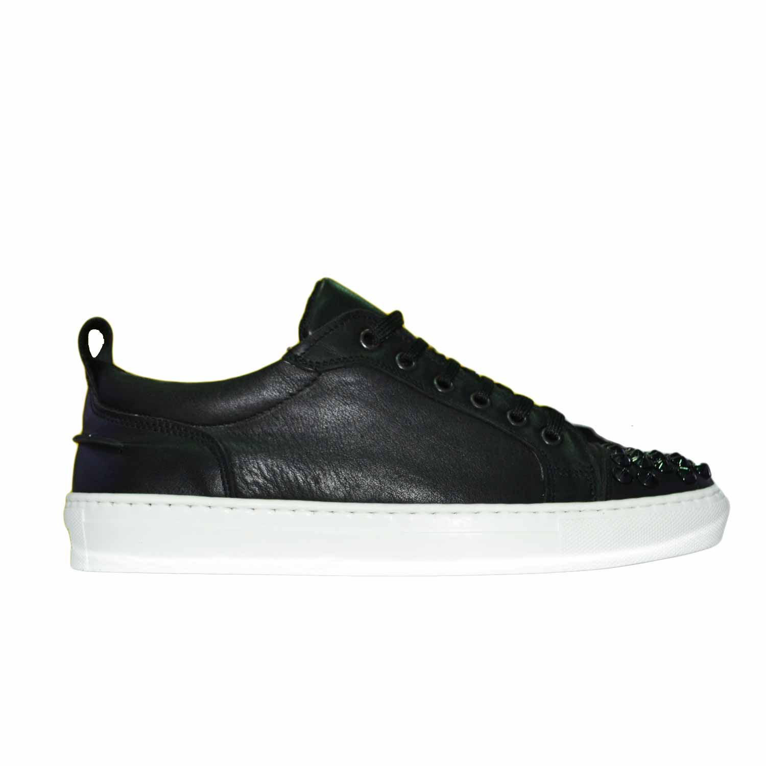 Scarpe Uomo basse vera pelle liscia vitello nero con borchie sulla punta  nero con fondo bianco uomo sneakers bassa made in italy | MaluShoes