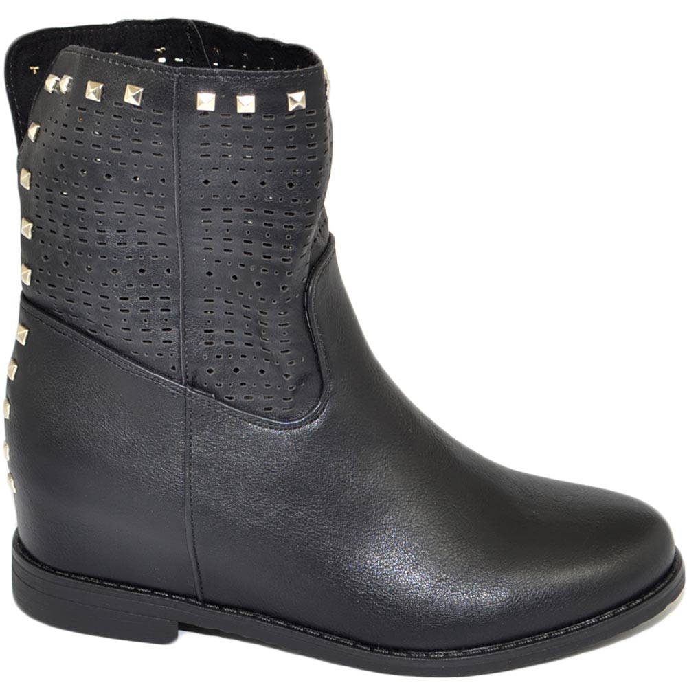 Stivaletti donna estivi biker pelle forata nero con zeppa para interna e borchie argento comodo fresco moda