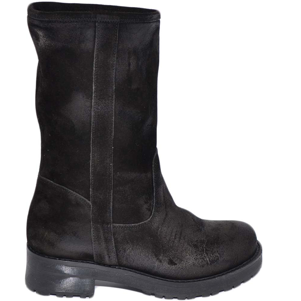 Stivaletto donna biker in vera pelle scamosciata morbida nera linea basic spazzolato a mano fondo roccia comodo