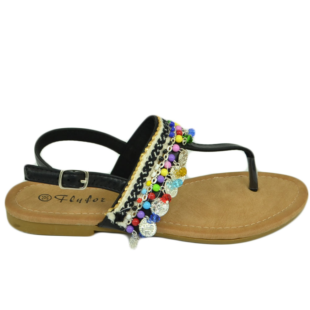 Sandalo basso ibiza nero infradito con frange, corallini e monete cinturino alla caviglia moda estate portafortuna.