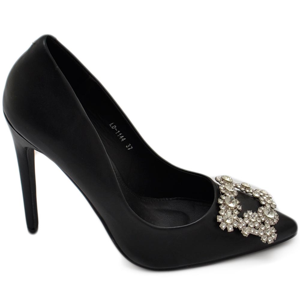 Scarpa decollete' donna a punta in pelle nera con accessorio spilla di strass luminosi argento tacco sottile 12 cm.