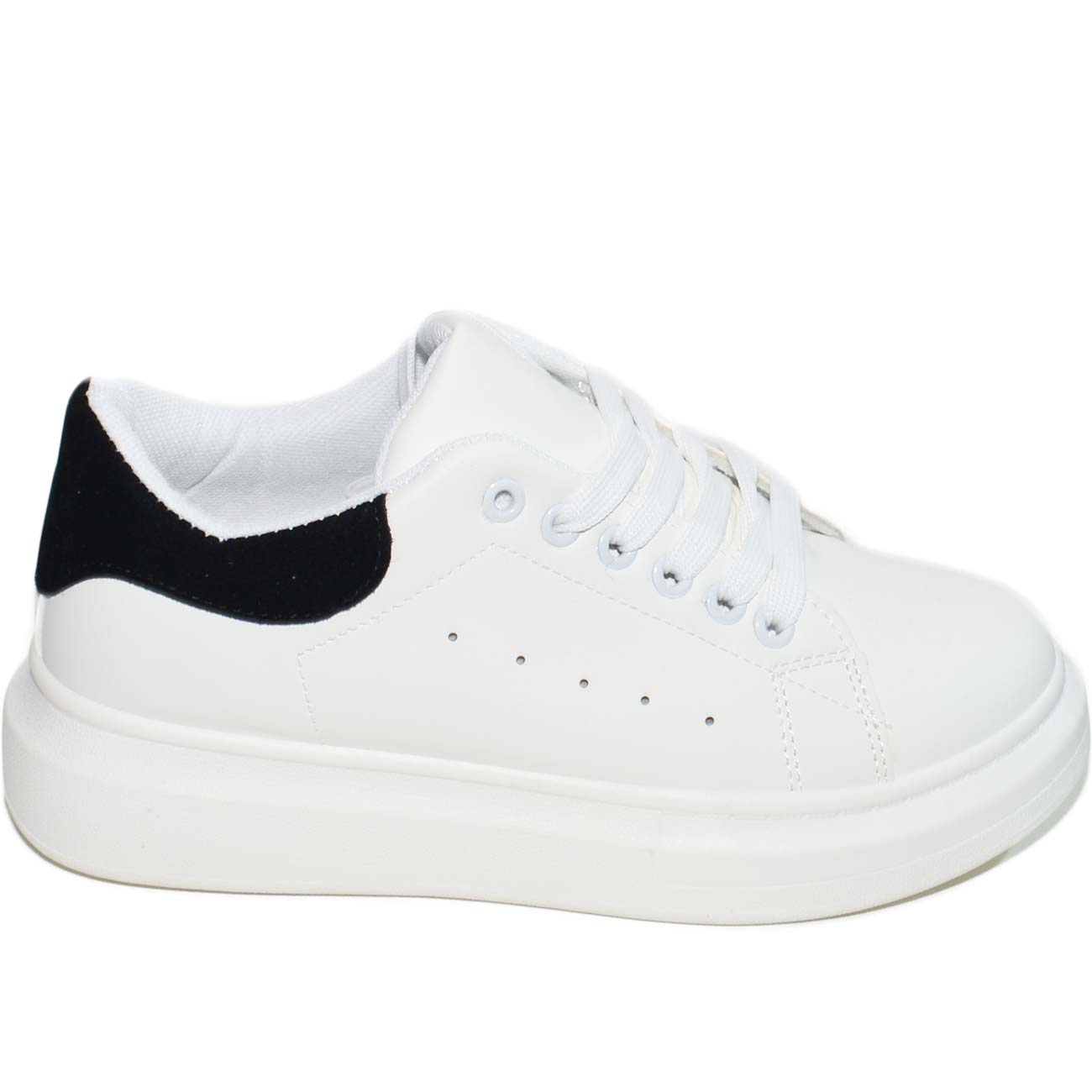 Sneakers donna bassa bianca con fondo alto alba ondulato e fortino in camoscio nero moda trendy