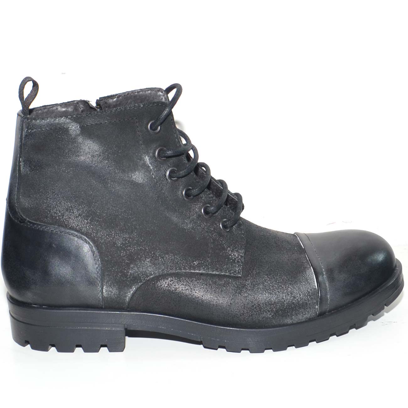 Calzature uomo anfibio vera pelle scamosciata e crust nero effetto vintage fondo roccia antiscivolo handmade in italy