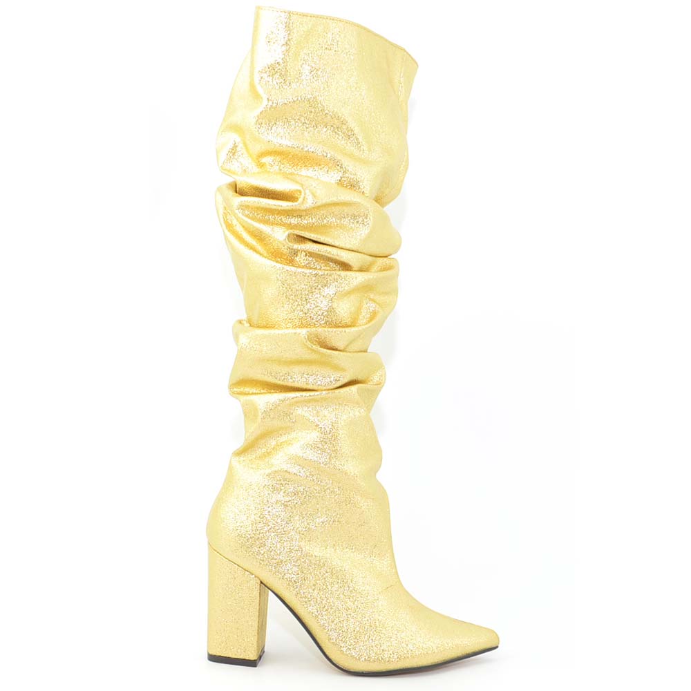 Stivali texano con tacco largo in satinato oro dorato arricciato al ginocchio morbido moda camperos punta glam moda