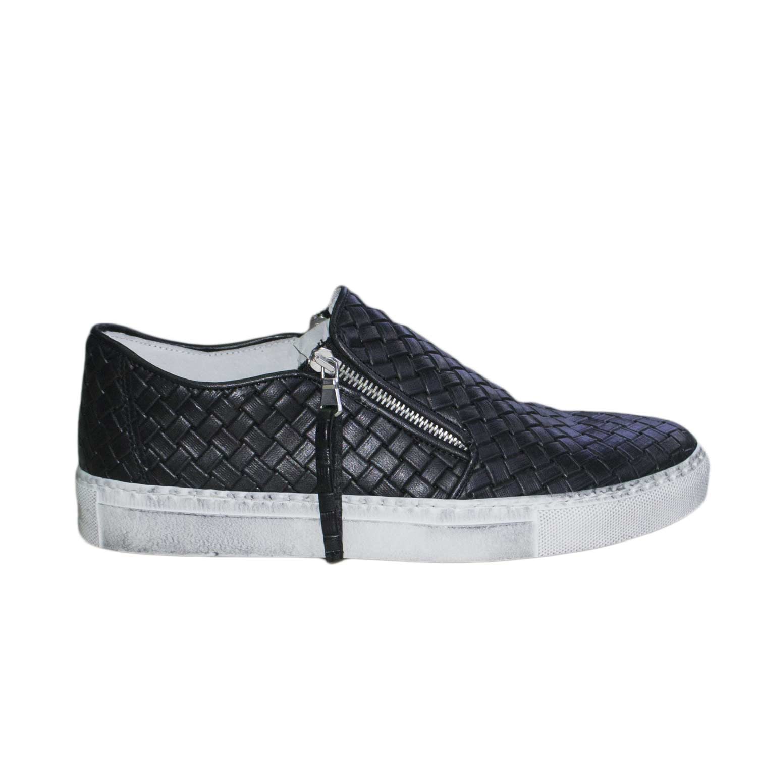 scarpe uomo slip on sneakers bassa nero pelle intrecciata fondo bianco sporco zip.