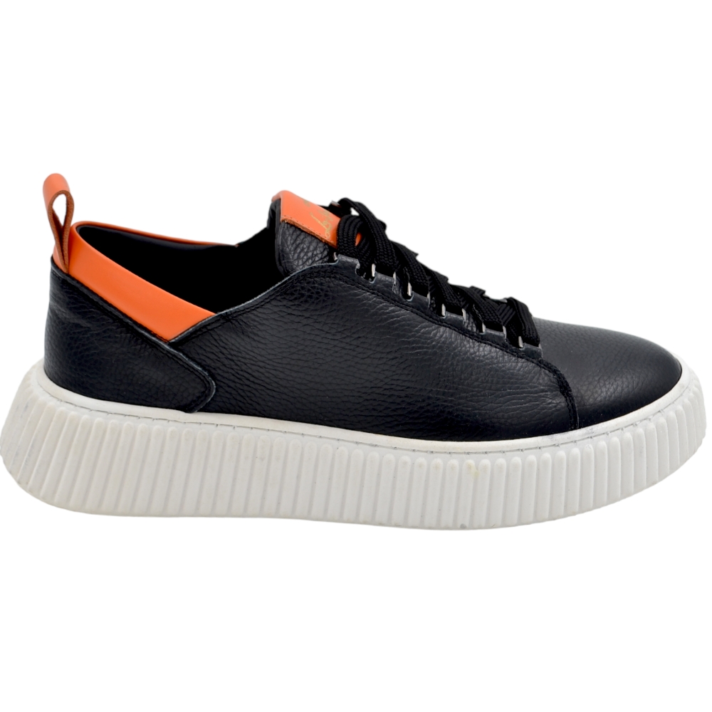 LUISANTIAGO BRAND LSP01 VERA PELLE NERA FONDO SIDNEY LAVORAZIONE STROBEL CON DETTAGLI ARANCIONI