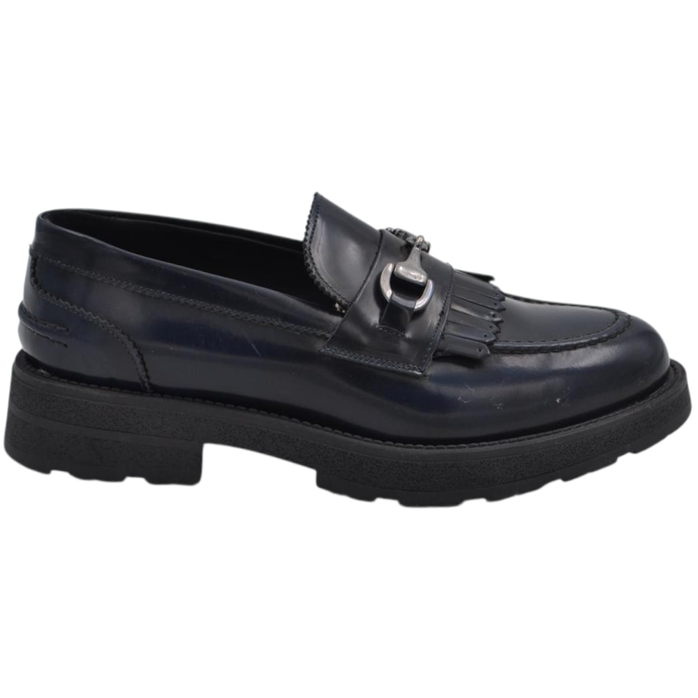 Scarpe uomo mocassino blu vera pelle abrasivata semilucida con frange e morsetto fondo alto gomma zigrinato 3,5 cm.