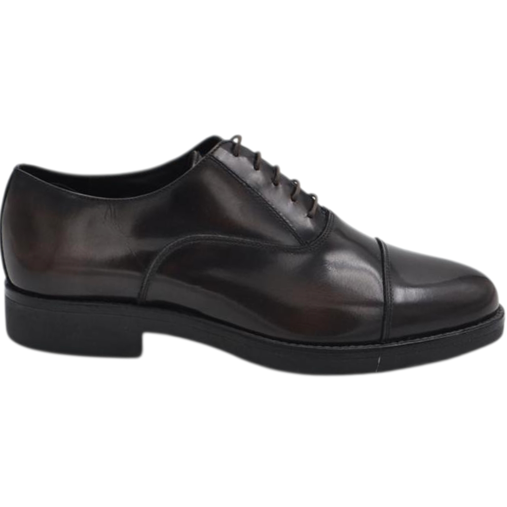 Scarpa stringata uomo liscia nero in vera pelle marrone fondo sottile gomma antiscivolo lacci cerati comoda elegante.