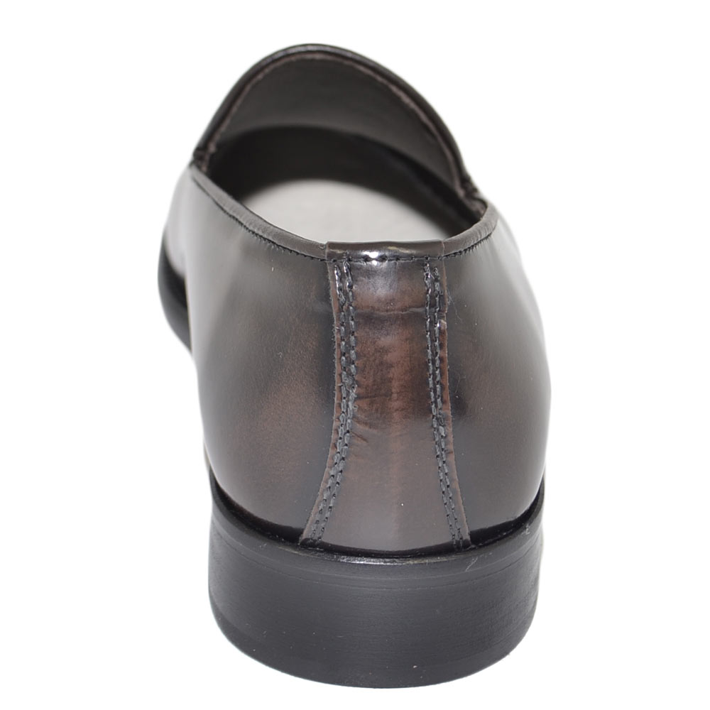 Mocassini In Pelle Martellata Testa Di Moro Con Gommini