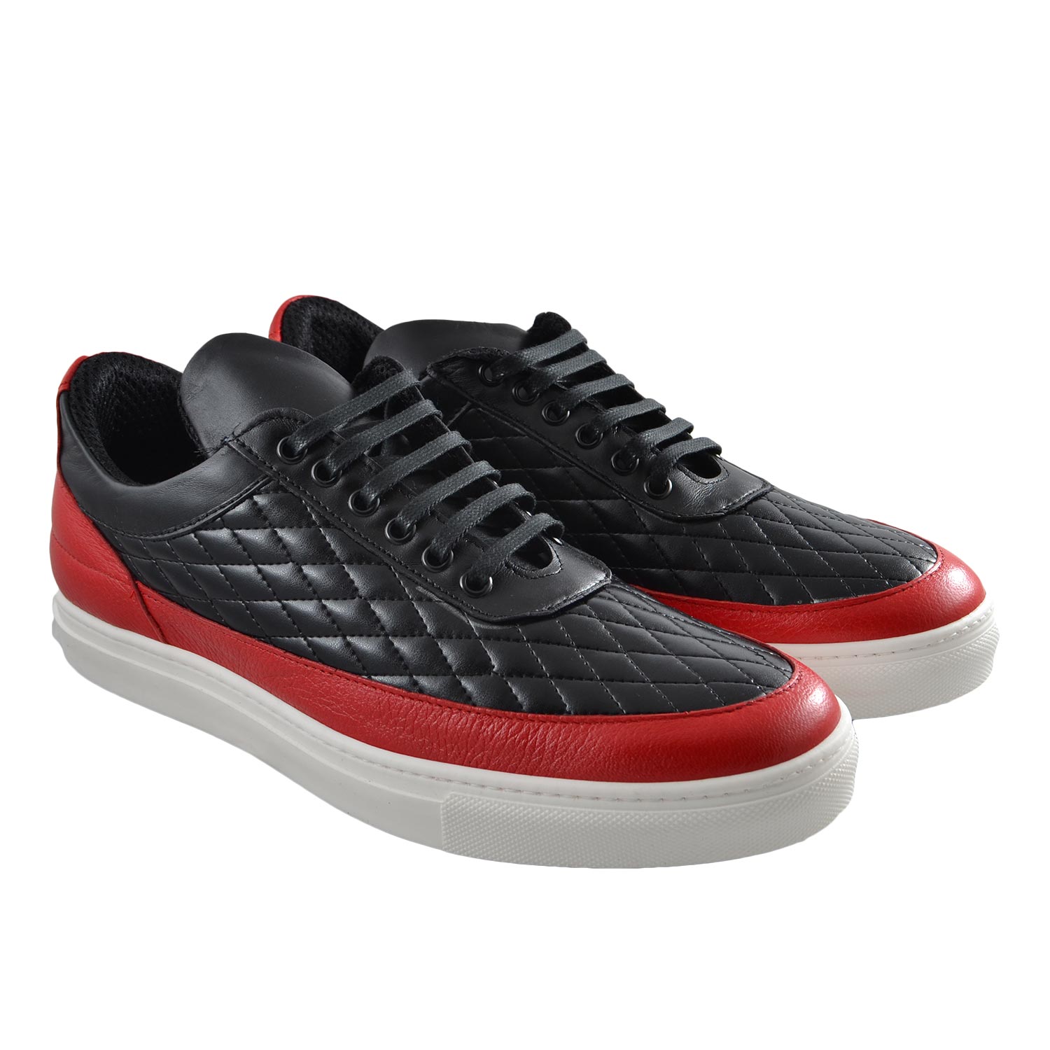 Sneakers bassa modello dettaglio rosso e trapunta