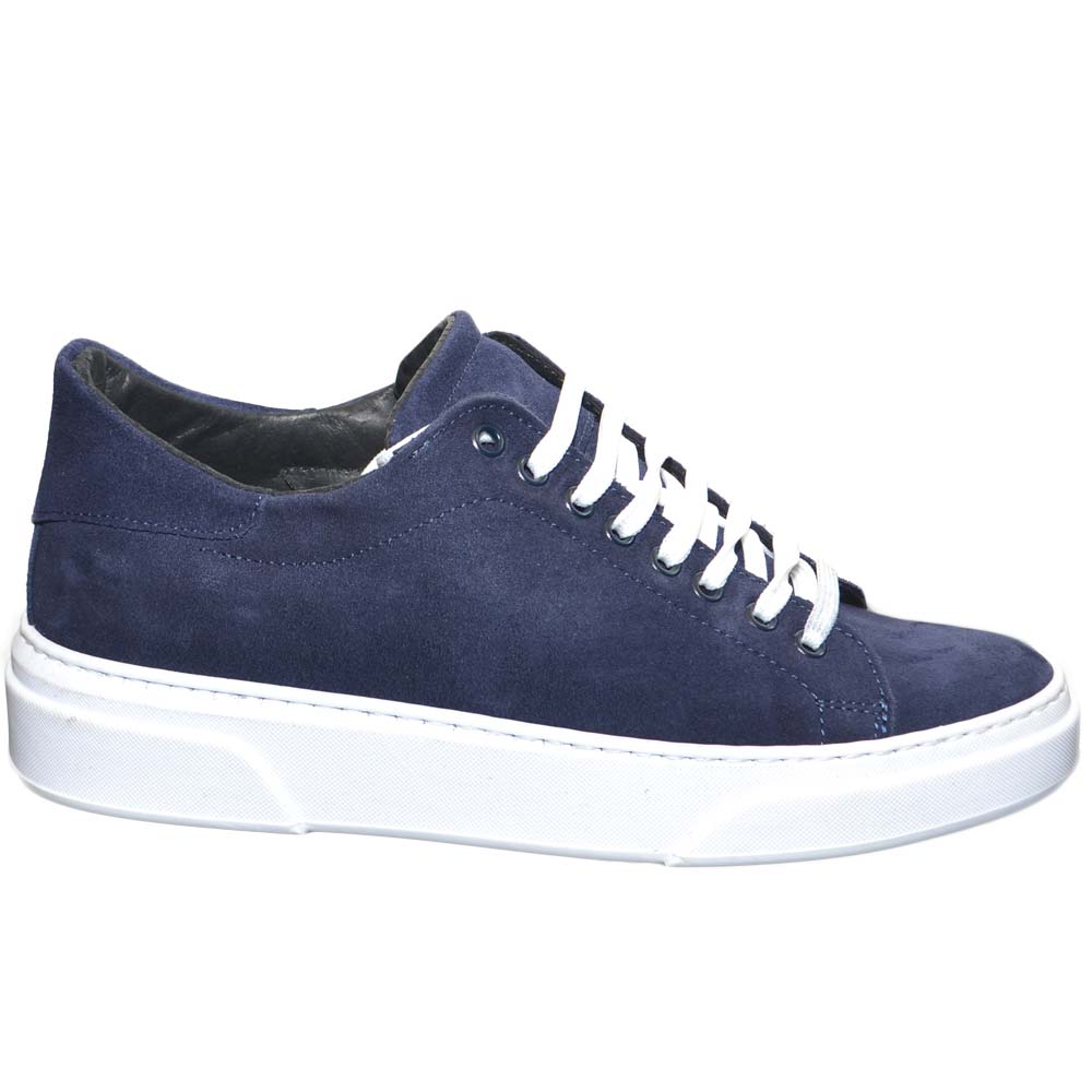 SNEAKERS BASSA SCARPE UOMO INVERNALE IN VERO CAMOSCIO BLU FONDO CRUELTY BIANCO LINEA BASIC MADE IN ITALY HANDMADE MODA