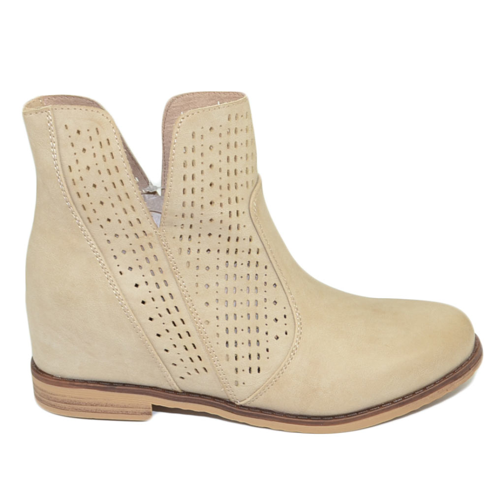 Stivale donna corto estivo beige in pelle forata a laser con zeppa para interna linea basic comodo fresco moda