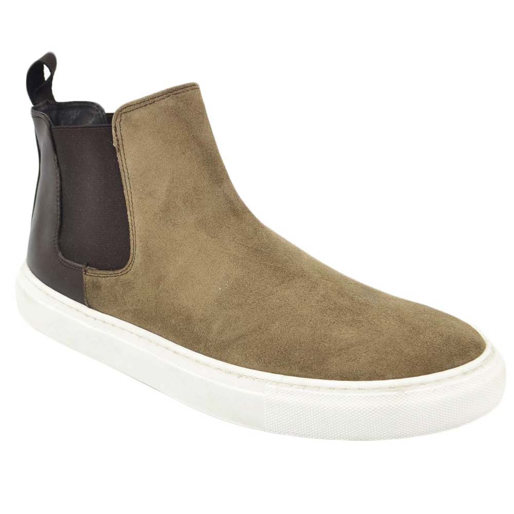 Beatles chelsea uomo classico sportivo in camoscio tortora taupe con retro marrone testa di moro fondo bianco moda uomo