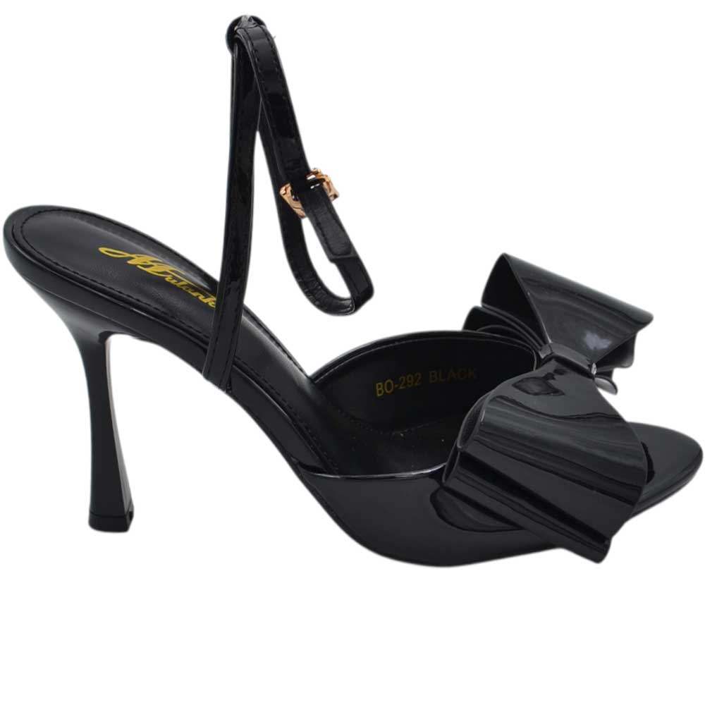 Sandalo donna in vernice nera con fiocco tono su tono tacco a clessidra 12 cm cinturino alla caviglia regolabile 