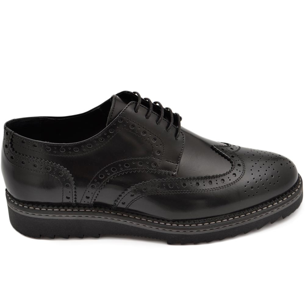 Scarpe stringate uomo francesina con ricamo in vera pelle liscia semilucida nera derby con suola alta zigrinata bicolore