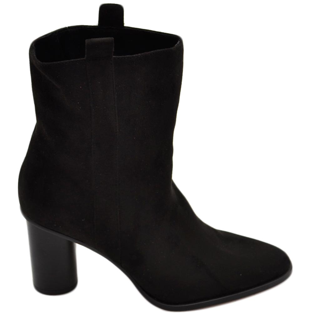 Stivaletto donna con tacco in legno grosso 10 cm a punta in camoscio nero zip laterale sopra la caviglia.