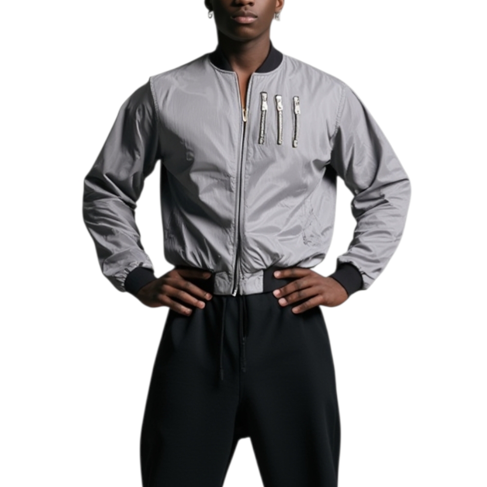 Bomber uomo imbottito grigio con elastico in vita e sui polsi, chiusura con zip e dettaglio zip altezza pett.