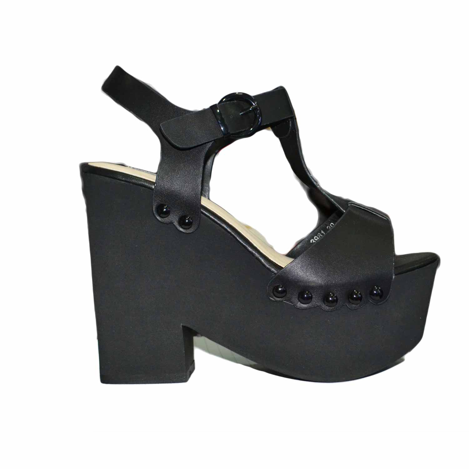 scarpe donna zeppone nero con cinturino borchie 