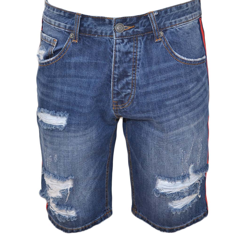 Pantoloni corti short uomo bermuda in denim jeans blu con strappi frontali e bordino con nastro laterale nero e rosso .