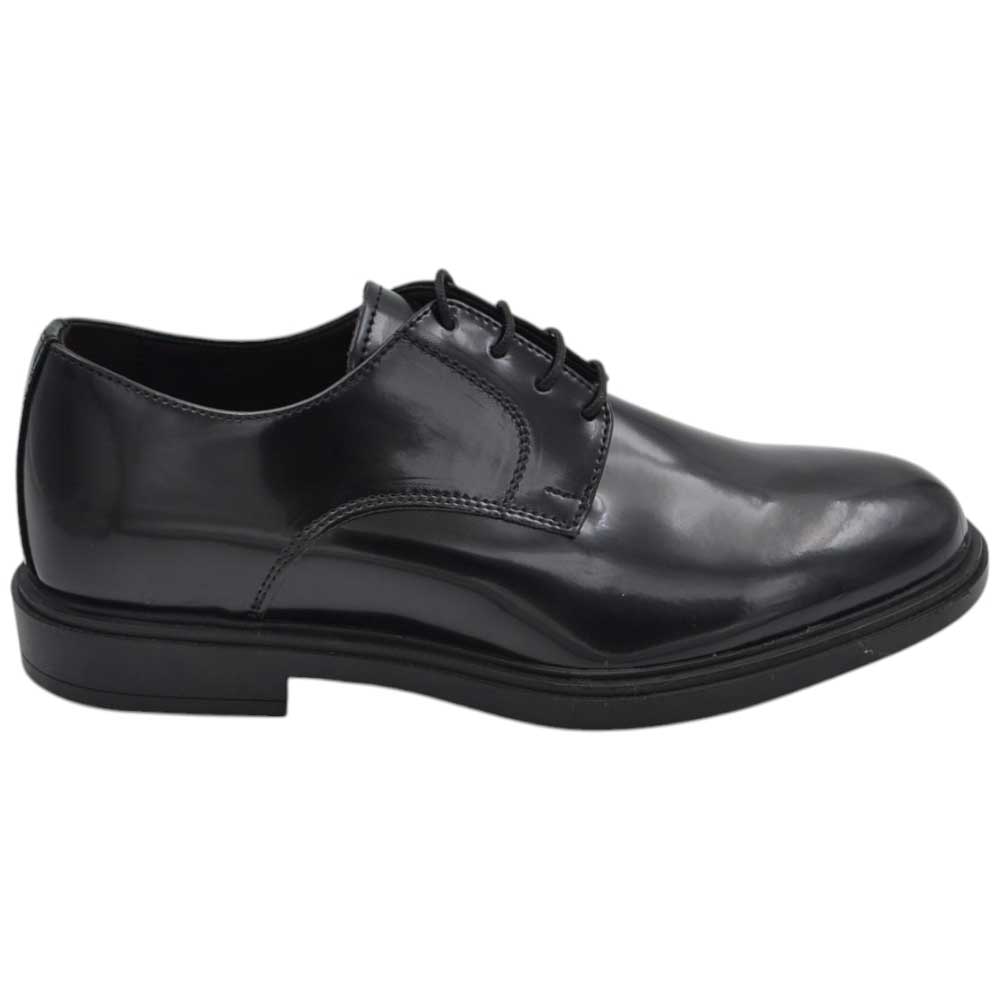 Scarpa stringata uomo liscia nero in vera pelle abrasiva fondo sottile gomma antiscivolo lacci cerati comoda elegante.