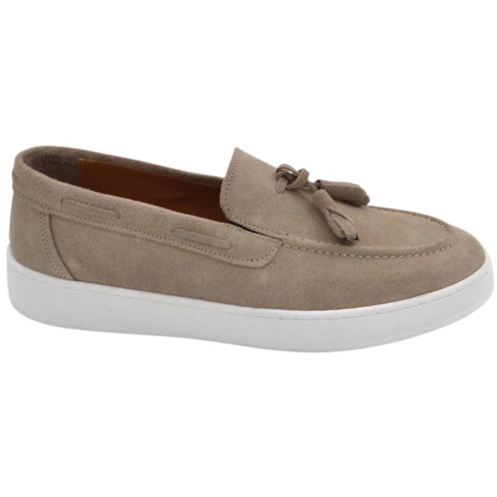 Mocassini uomo college con nappine in vera pelle scamosciata beige tortora fondo bianco ginnico gomma 3 cm