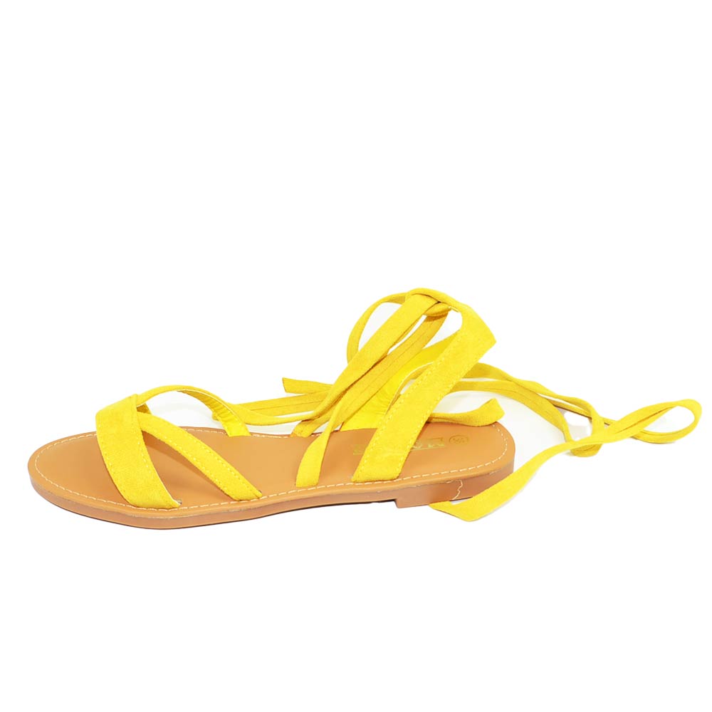 Sandalo basso donna giallo estivo alla schiava con lacci morbidi scamosciati regolabili moda formentera glamour