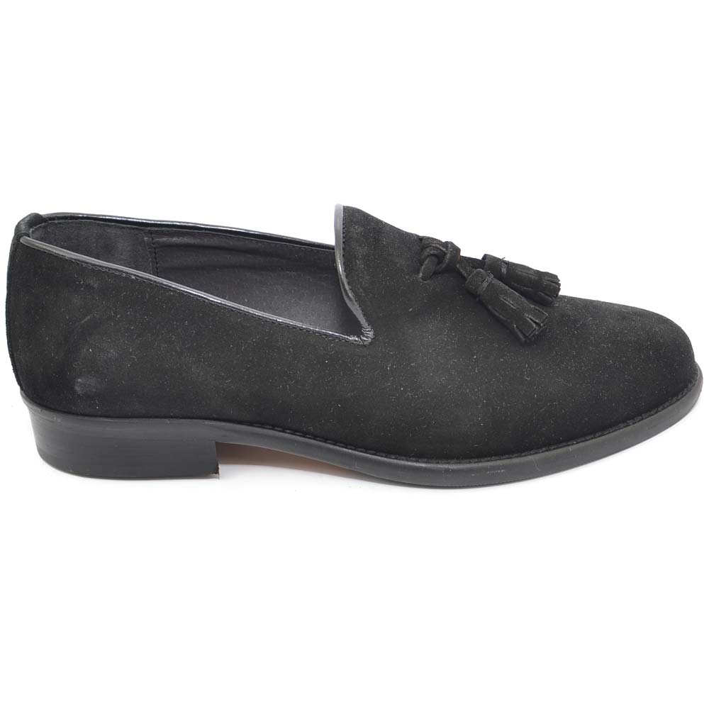 Scarpa mocassino uomo slip on elegante nero in camoscio rifiniture pelle e bon bon in vera pelle fondo cuoio business.