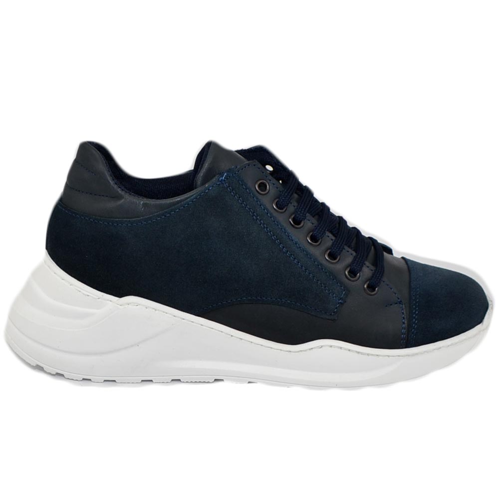 SNEAKERS UOMO BASSA VERA PELLE E CAMOSCIO SCAMOSCIATO BLU CON GOMMA RIALZO 5 CM LIGHT LACCI COMFORT.