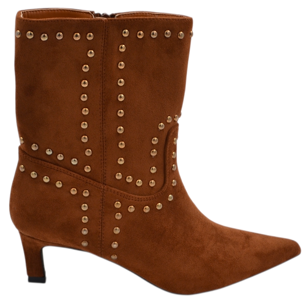 Stivaletto tronchetto donna a punta camoscio cuoio con borchie oro tonde tacco kitten 3 cm zip
