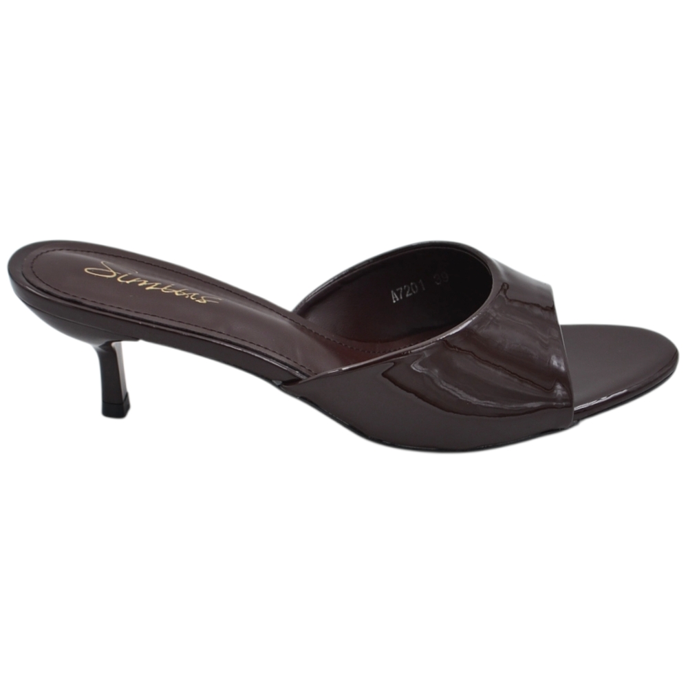 Sandalo tacco donna marrone lucido con fascia larga avvolgente tacco kitten 4 cm open toe