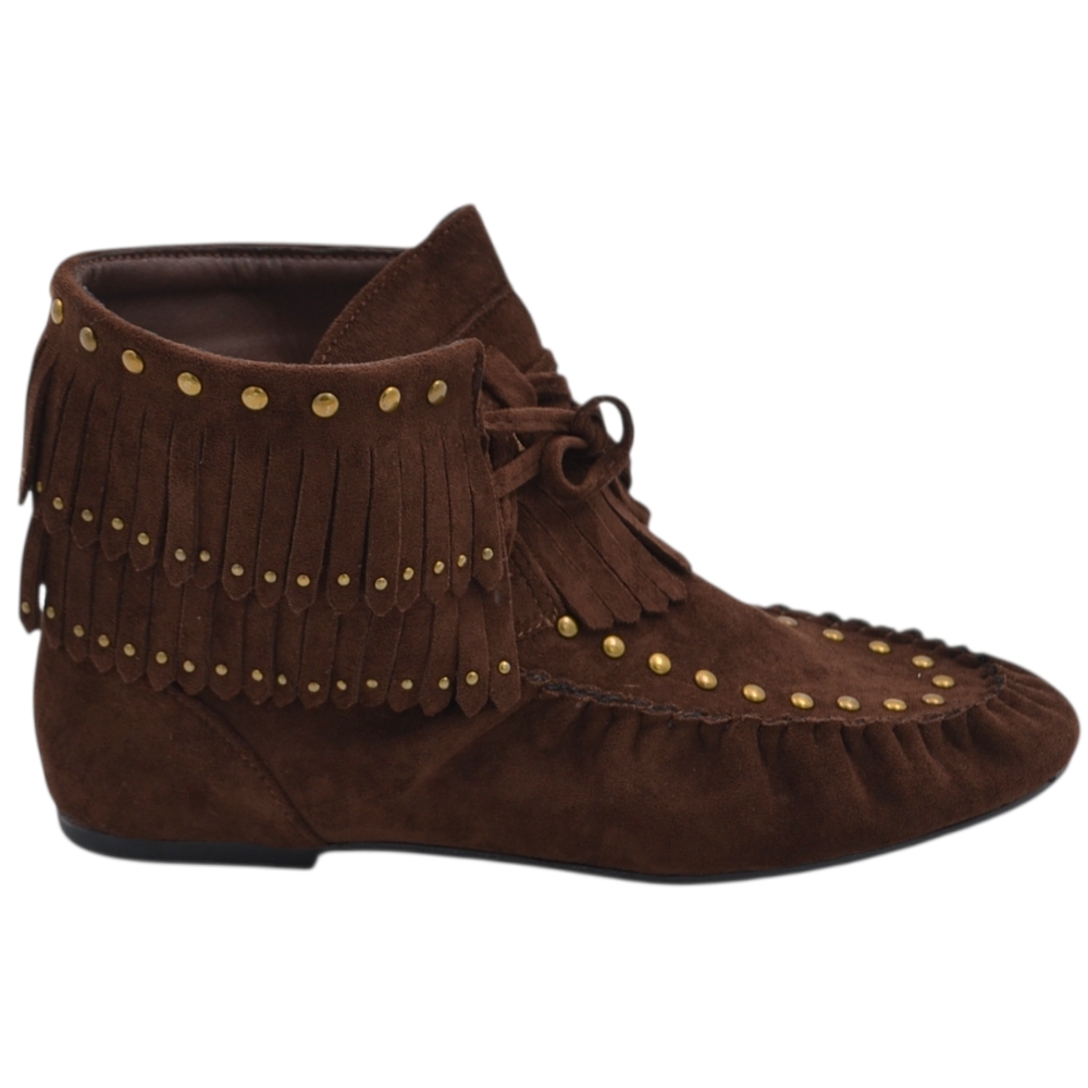 Stivaletto indianino basso in suede marrone con borchie dorate e frange mocassino raso terra lacci regolabili tendenza.