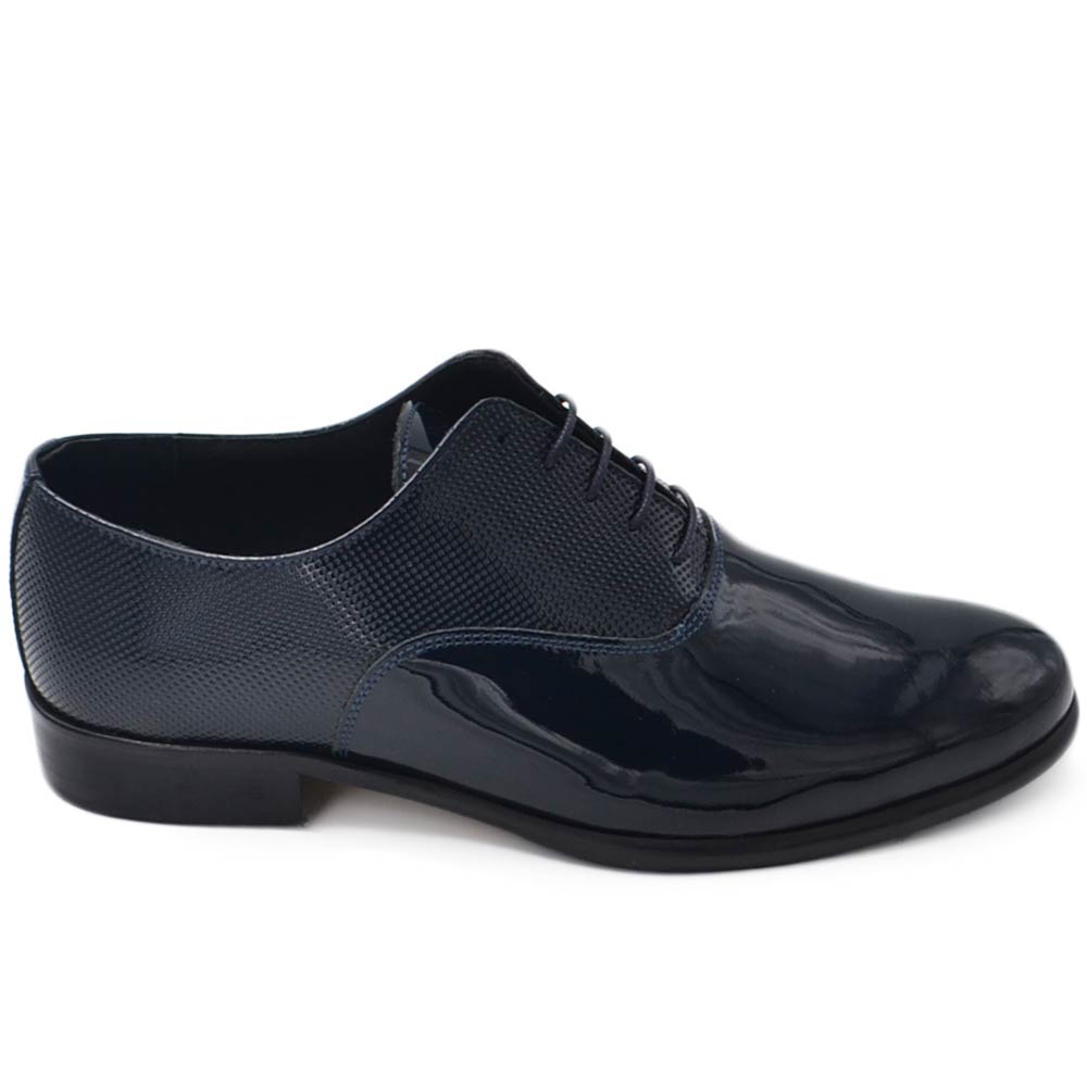 Scarpe uomo classica stringata con fondo cuoio e antiscivolo vera pelle lucida blu con monogramma cerimonia	