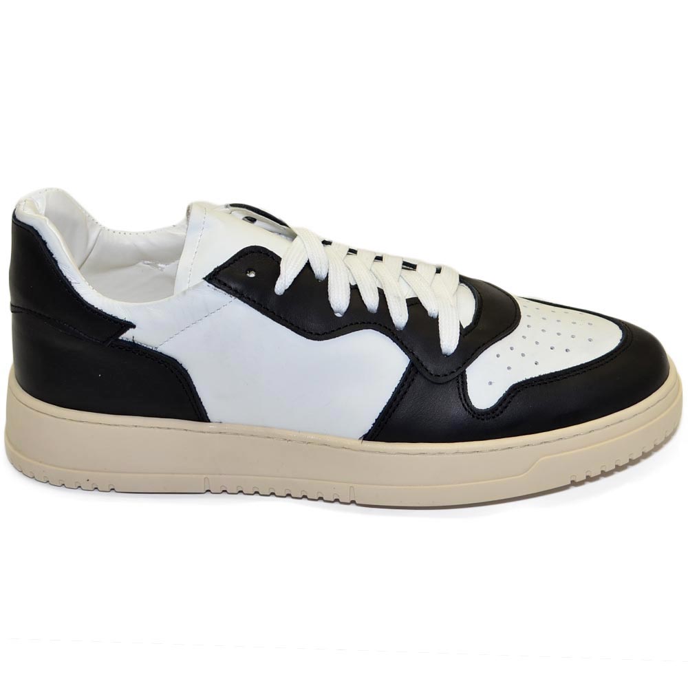 Scarpa sneakers bianco e nero uomo basic vera pelle lacci comodo fondo in gomma beige sportiva moda casual