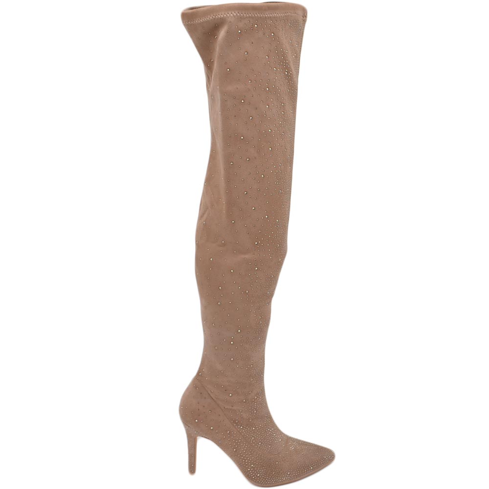 Stivale donna a punta alto sopra al ginocchio camoscio beige ricoperto di strass tacco a spillo 12 cm aderente con zip.