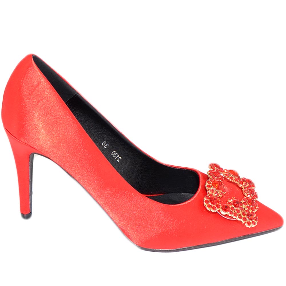 Scarpe decollete donna in raso rosso elegante gioiello fermaglio quadrato punta tacco spillo 10 moda cinturino cerimonia.