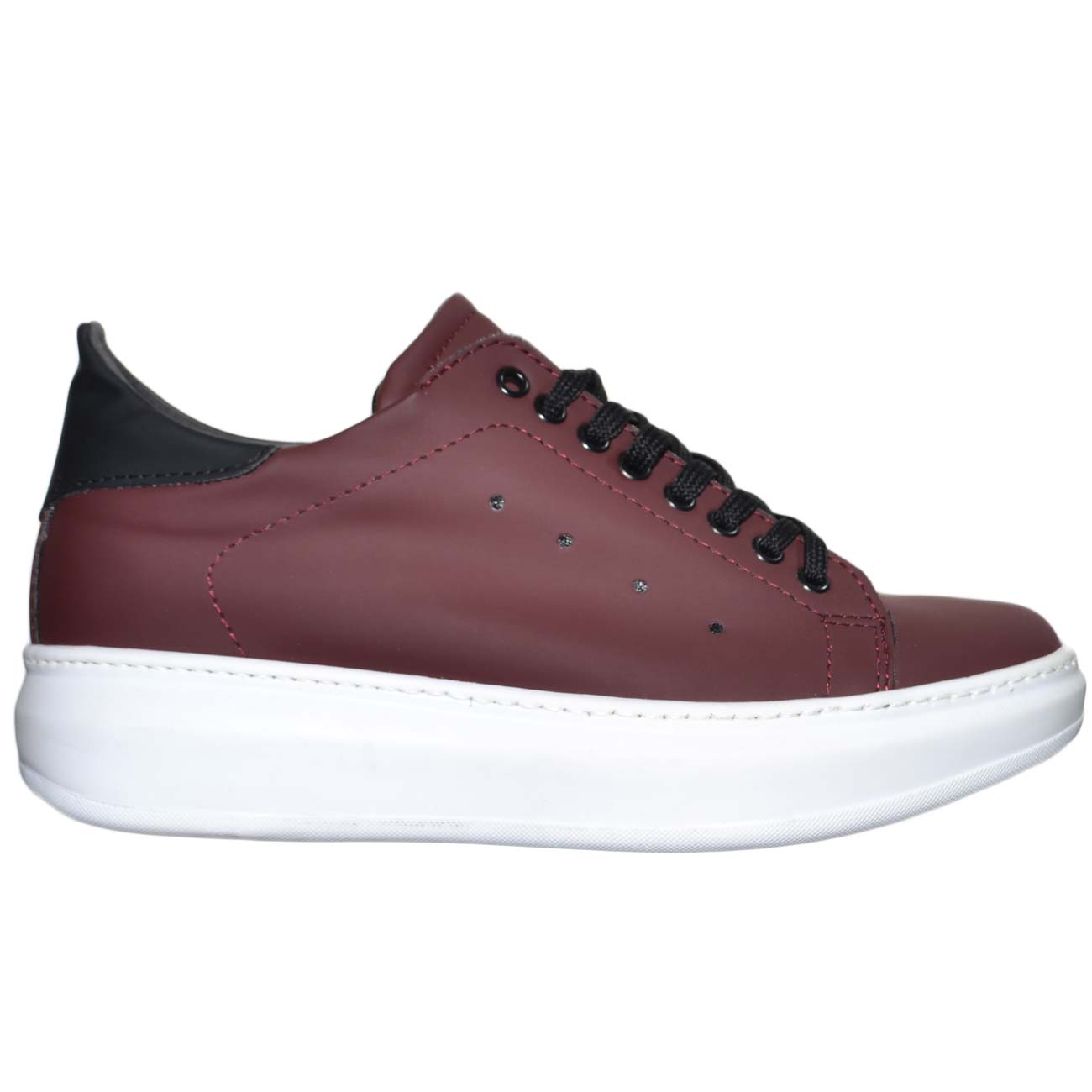 Sneakers uomo bassa linea basic in vera pelle gommata bordeaux con fortino nero e lacci in tinta fondo army bianco 