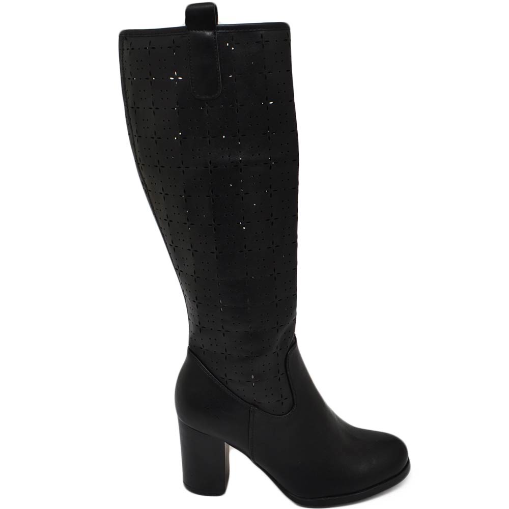 Stivale estivo donna nero traforato con zip tacco alto largo 9 cm comodo al ginocchio punta tonda.