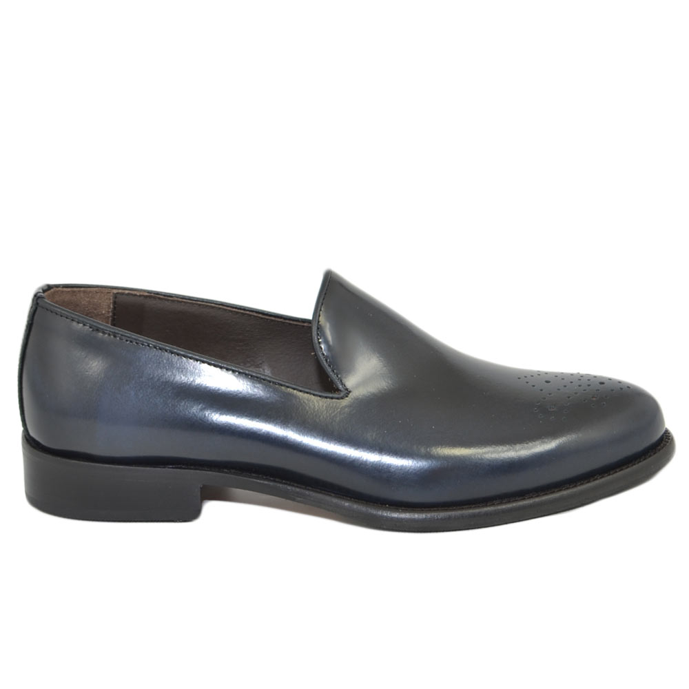Mocassino uomo liscio classico vera pelle abrasivata blu ricamo punta fondo cuoio artigianale fatti a mano in italia