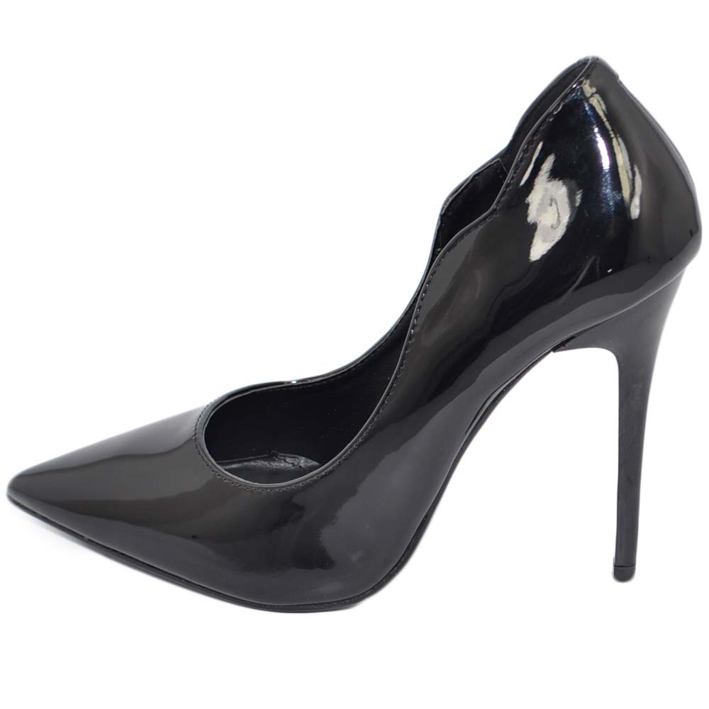 Scarpe donna decollete in vernice nero lucido con ondulatura