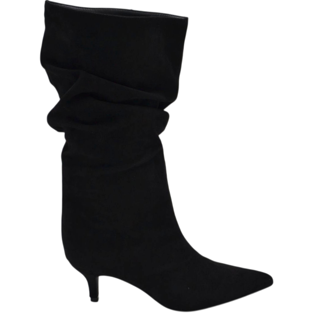 Tronchetto stivaletto nero in camoscio donna linea Basic con tacco a spillo basso 5 cm vestibilita' over con zip a punta.