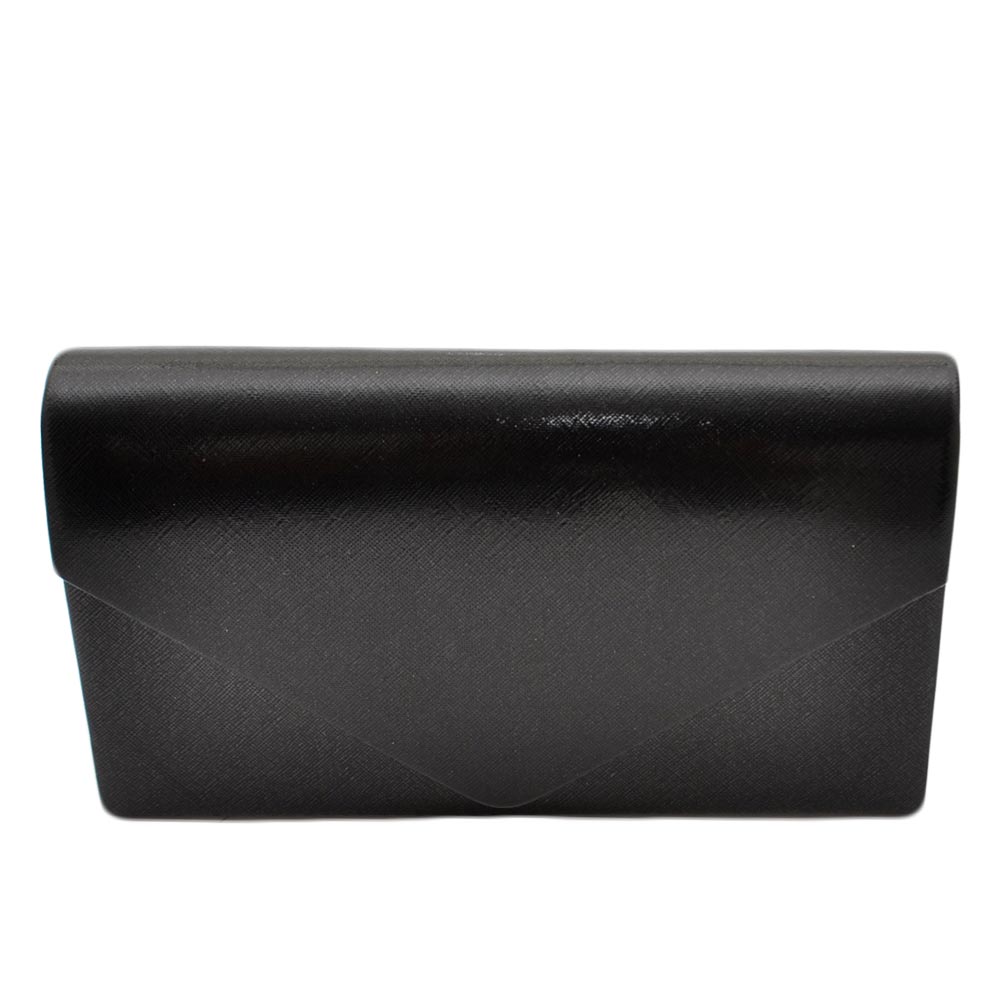 Pochette donna rettangolare a forma di lettera busta in vernice nero lucida vernice catena linea basic made in italy.