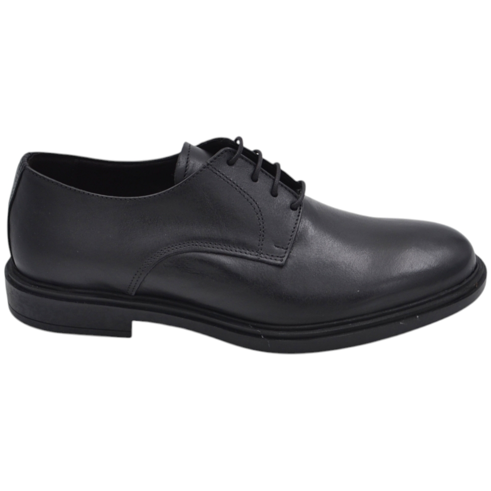 Scarpa stringata uomo liscia nera in vera pelle opaca fondo sottile gomma antiscivolo lacci cerati comoda elegante