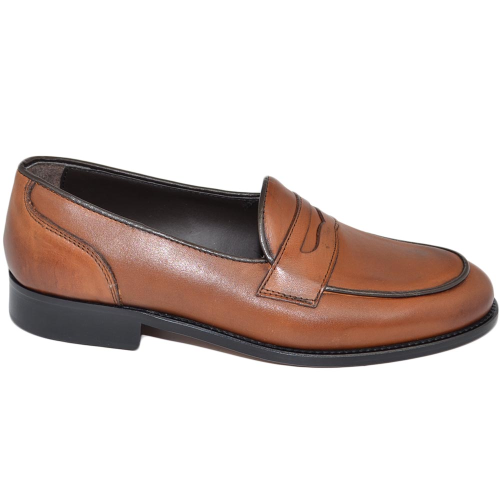 Mocassini LS Luisantiago in vera pelle di nappa quebracho con fondo cuoio ovalino e riferimenti college rivisitati dandy