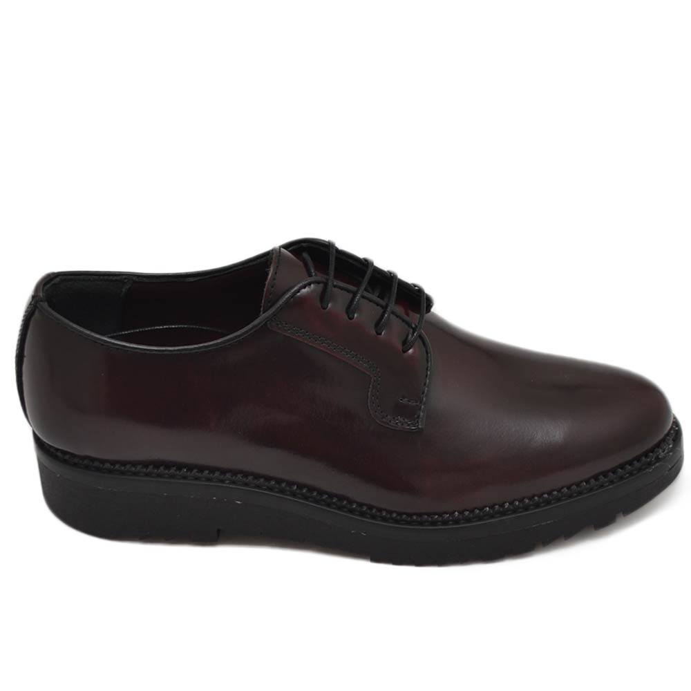 Stringata uomo liscia in vera pelle abrasivata bordeaux fondo gomma alta moda tendenza made in Italy
