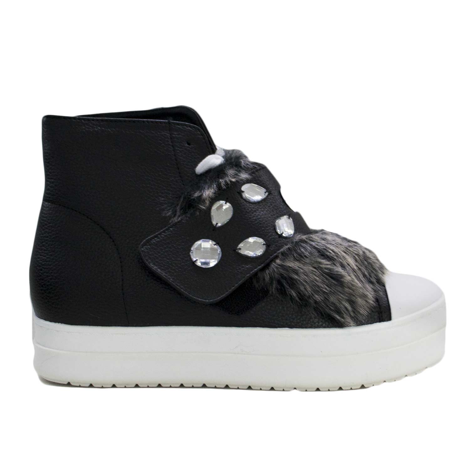 Sneakers alta eco pelle accessori pietre pelliccia morbidissima strappo e lacci fondo bianco comfort catena moda trend fashion